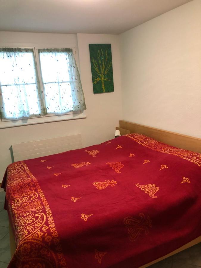 Mona'S Sleep & Go Bed & Breakfast Buren  Exterior photo